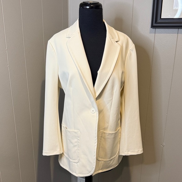 Anatomie Jackets & Blazers - Anatomie Women's Medium Cream Blazer